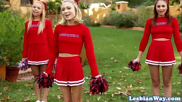 Films Les pom-pom girls à quatre amusement après pratique puissants