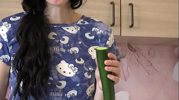 Veliki The girl ate a little cucumber and this cucumber fucked an appetizing pussy to a delicious orgasm močni filmi