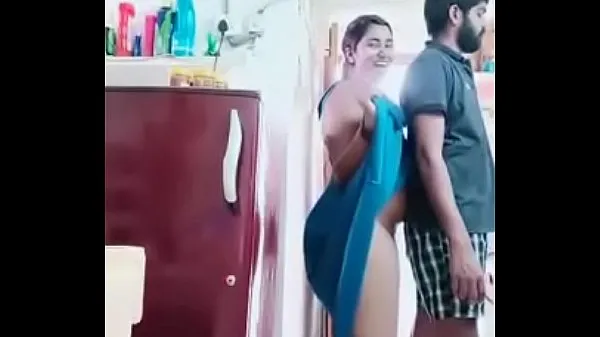 Films Swathi naidu romance avec son petit ami pendant la cuisson puissants