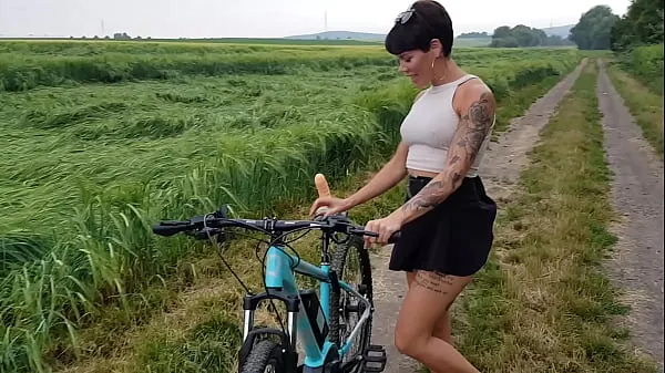 Filmy o dużej Premiere! Bicycle fucked in public horny mocy