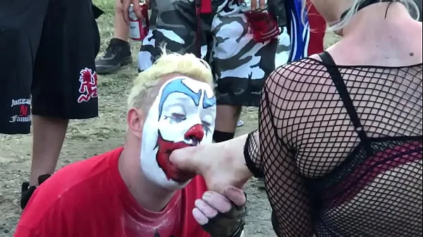 Nagy FlipFlop The Clown Worshiping Feet At The 2018 Gathering Of The Juggalos – Clip # 3erős filmek