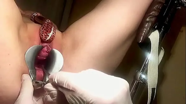 Grandes cuello uterino reventado durante el examen ginecológico rizadopelículas poderosas