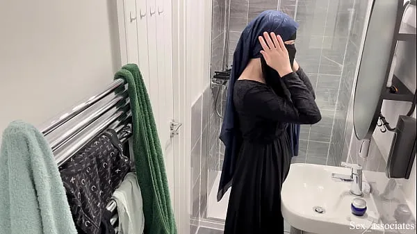 Spy cam in the AIRBNB caught gorgeous arab girl in niqab mastutbating in the shower Kekuatan Film yang Besar