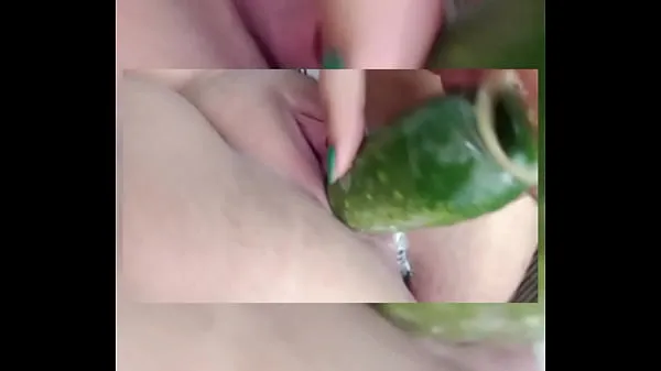 Μεγάλες Breaking the pussy with cucumber and showing the cuzim ισχυρές ταινίες