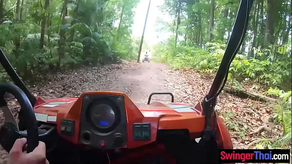 Grote Buggy tour got his Thai girlfriend her pussy wet and ready to suck and fuck once home krachtfilms
