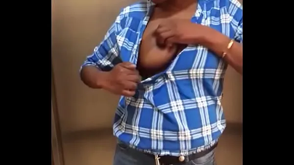 Grandes Mostrando mis tetas y culo en el ascensorpelículas poderosas