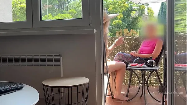 Films Mon mari se branle et jouit devant ma belle-mère pendant que nous discutons sur le balcon puissants