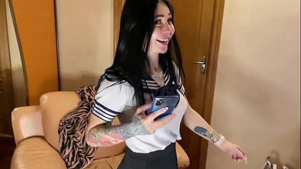 大Russian girl laughing of small penis pic received电影