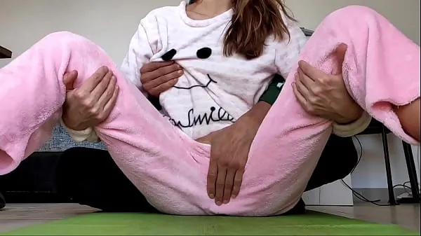 asian amateur real homemade teasing pussy and small tits fetish in pajamas Kekuatan Film yang Besar